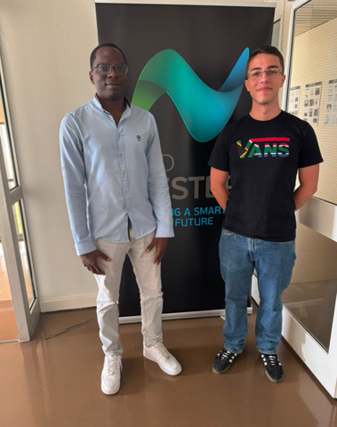 Tiago Fernandes with his internship mentor, Inoussa Laouali